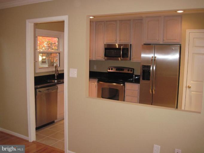 12018 Stuart Ridge Drive Herndon, VA 20170 - Photo 11 of 30 Kitchen/Dining Room