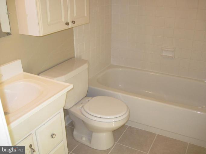 12018 Stuart Ridge Drive Herndon, VA 20170 - Photo 14 of 30 Bath #2