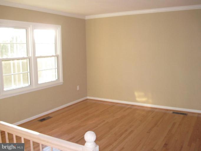 12018 Stuart Ridge Drive Herndon, VA 20170 - Photo 4 of 30 Living Room #2