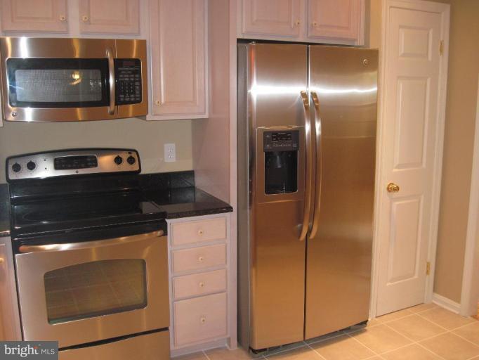 12018 Stuart Ridge Drive Herndon, VA 20170 - Photo 10 of 30 Kitchen #3