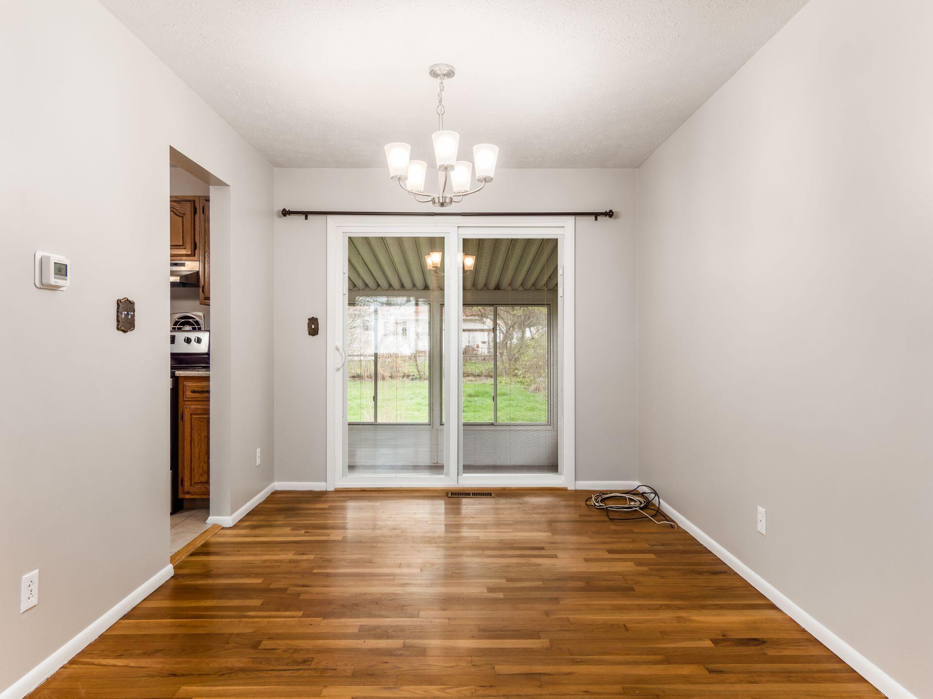 1591 Fall Brook Road Columbus, OH 43223 - Photo 7 of 32 Dining Room