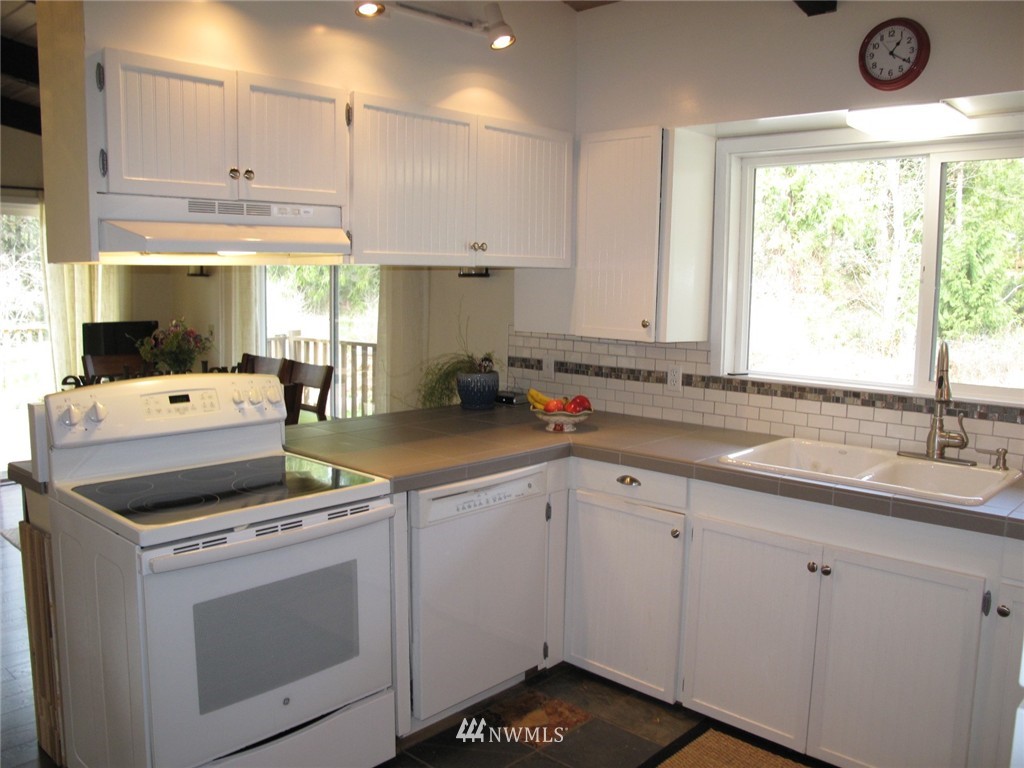 534 Oxenford Road Port Angeles, WA 98363 - Photo 9 of 23 Gallery Image 9