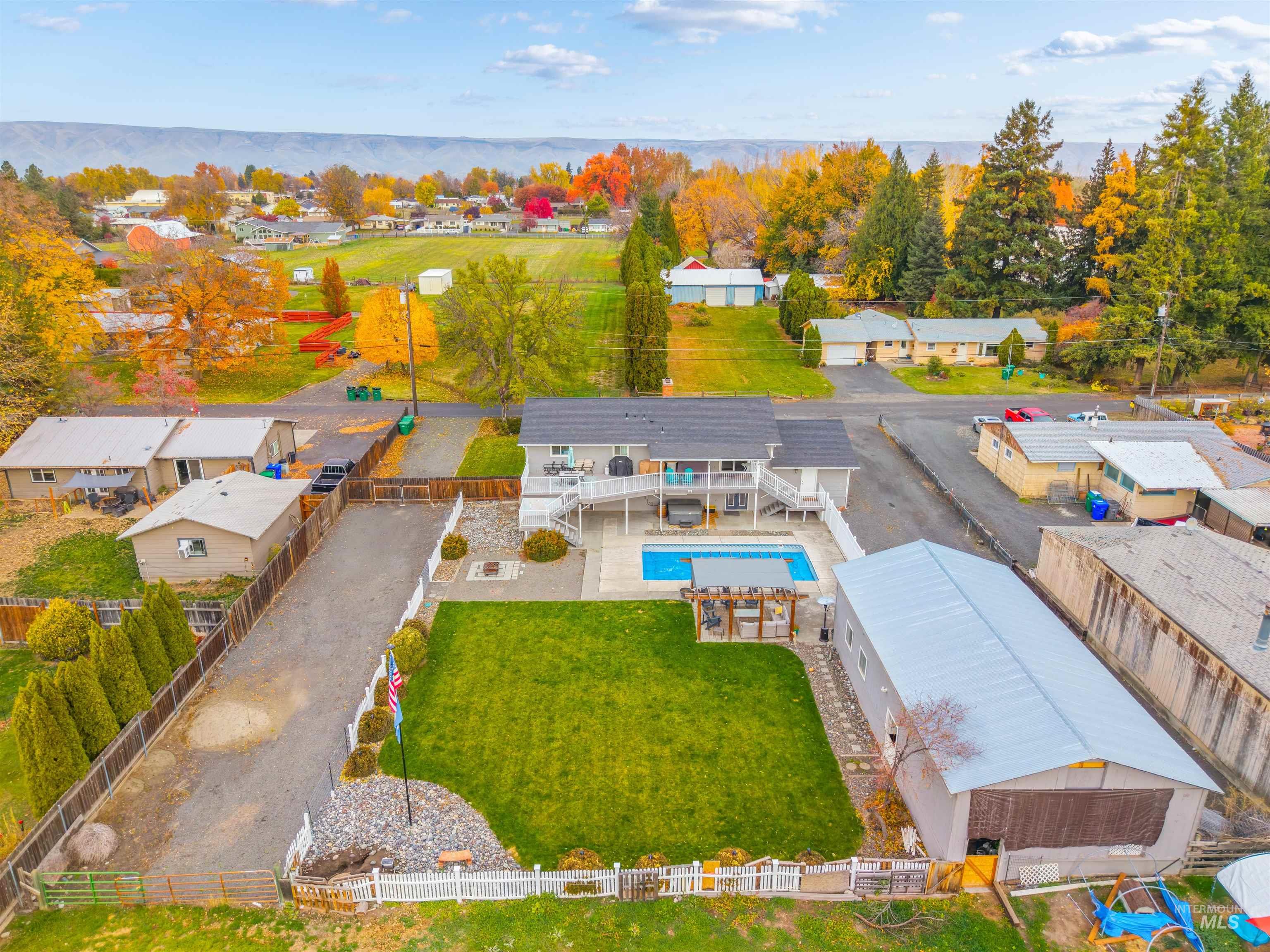 1220 Birch Avenue Lewiston, ID 83501 - Photo 43 of 45 Aerial view of a pool