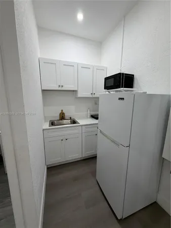$1,200 | 2442 Northeast 3rd Court, Unit A, Homestead, FL 33033
