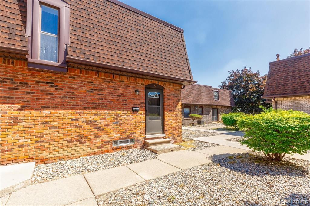 5055 Crooks Road, Unit 15 Royal Oak, MI 48073 - Photo 3 of 22