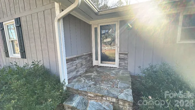 a view of a house with backyard and porch
