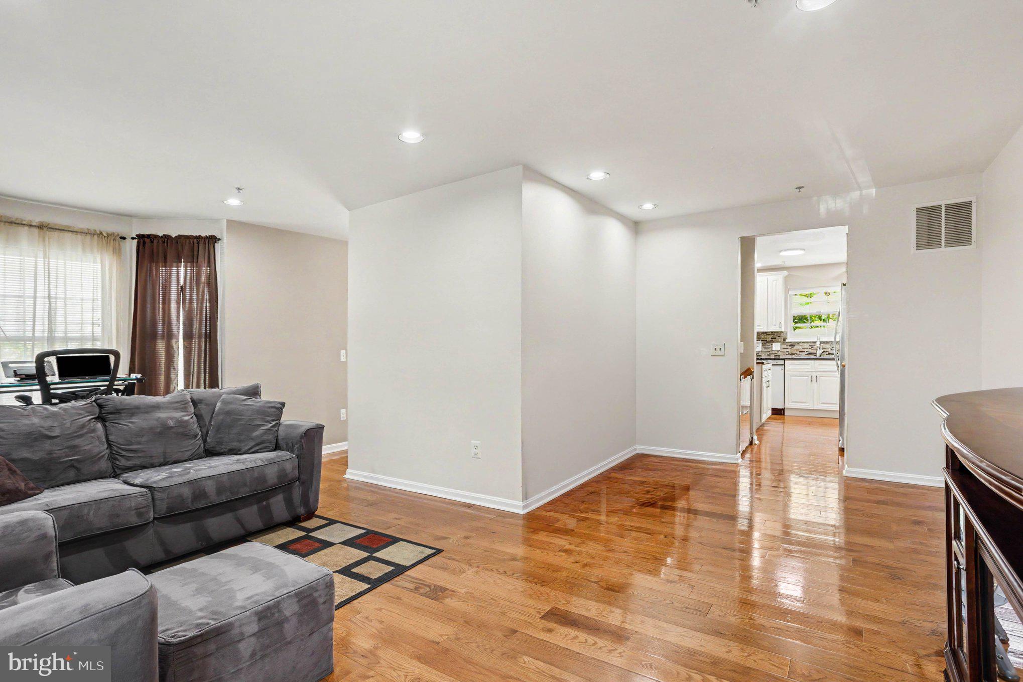 6513 Ridgeborne Drive Baltimore, MD 21237 - Photo 6 of 38 Bright and inviting living space.