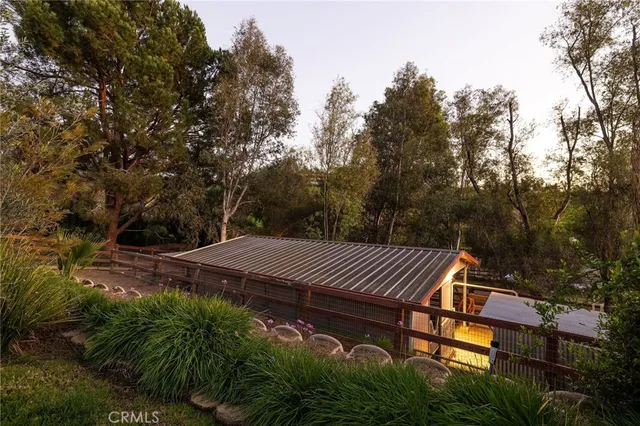 a view of a yard in front of the house