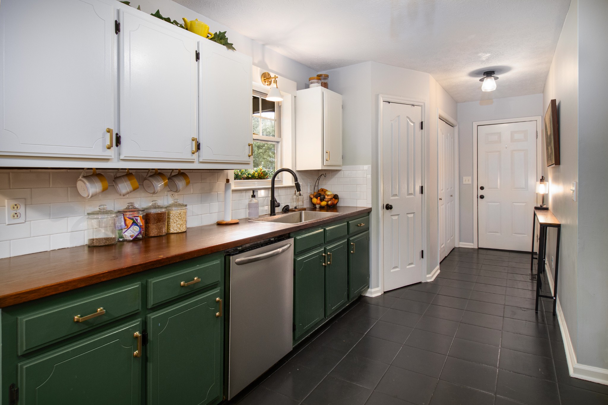 119 Jeremiah Court Rockvale, TN 37153 - Photo 6 of 26 a kitchen with stainless steel appliances granite countertop a sink a stove and cabinets