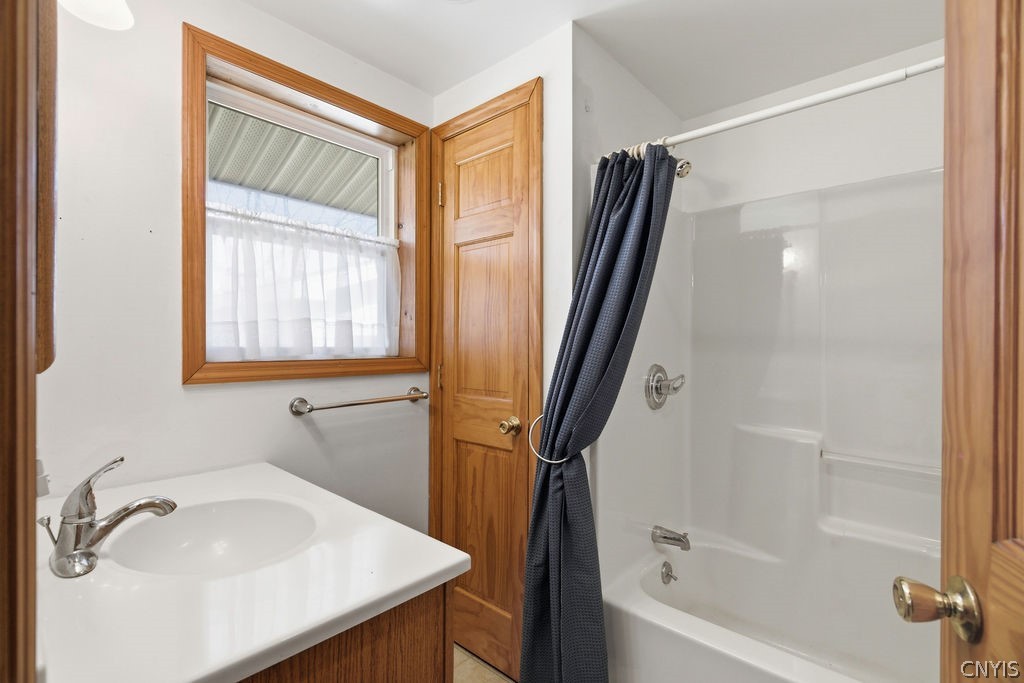6450 Paino Road Eaton, NY 13346 - Photo 22 of 37 Full bath #1 w/tub