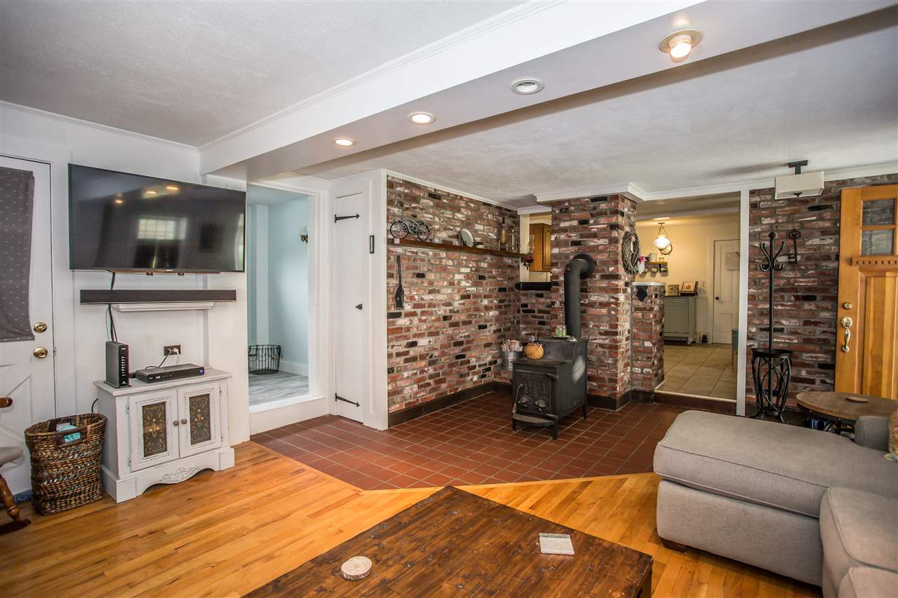 459 Mammoth Road Londonderry, NH 03053 - Photo 8 of 40 Gallery Image 8
