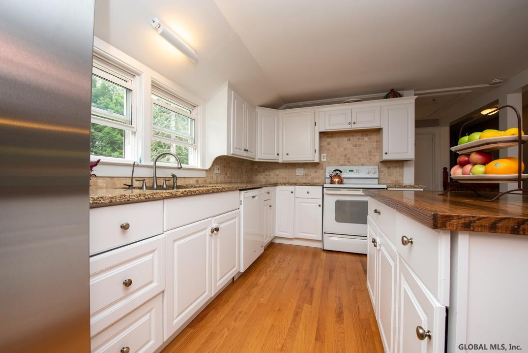 29 Arnold Road Malta, NY 12020 - Photo 6 of 17 Photo 6