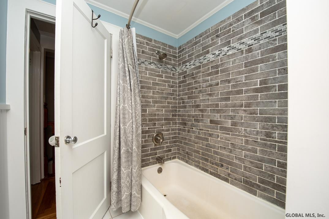 29 Arnold Road Malta, NY 12020 - Photo 10 of 17 Photo 10