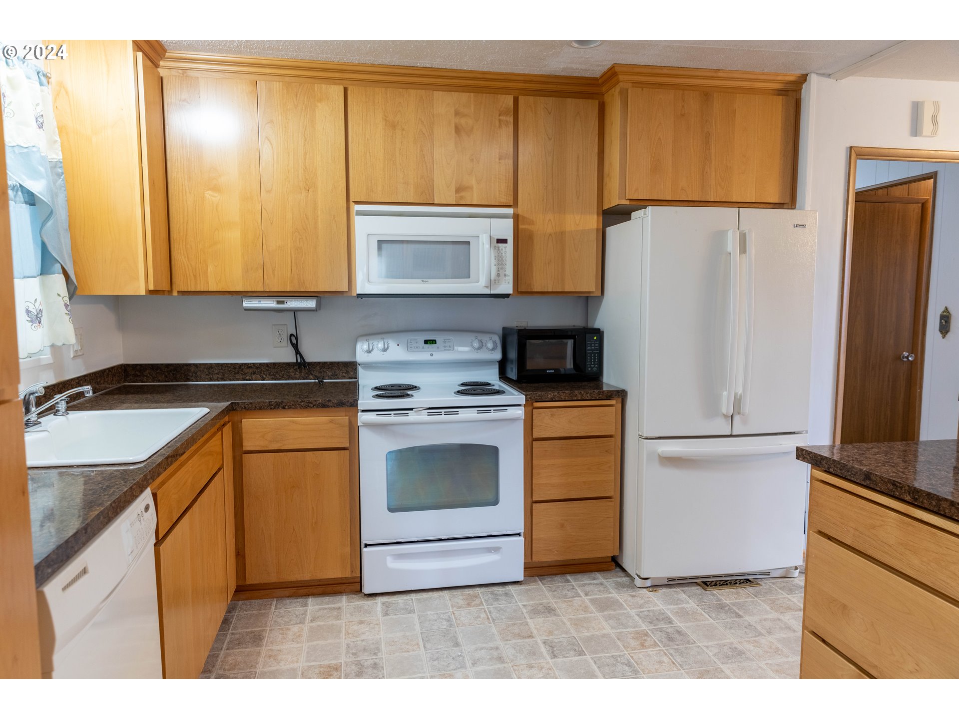 3100 Turner Road Southeast, Unit 803 Salem, OR 97302 - Photo 3 of 16 Kitchen