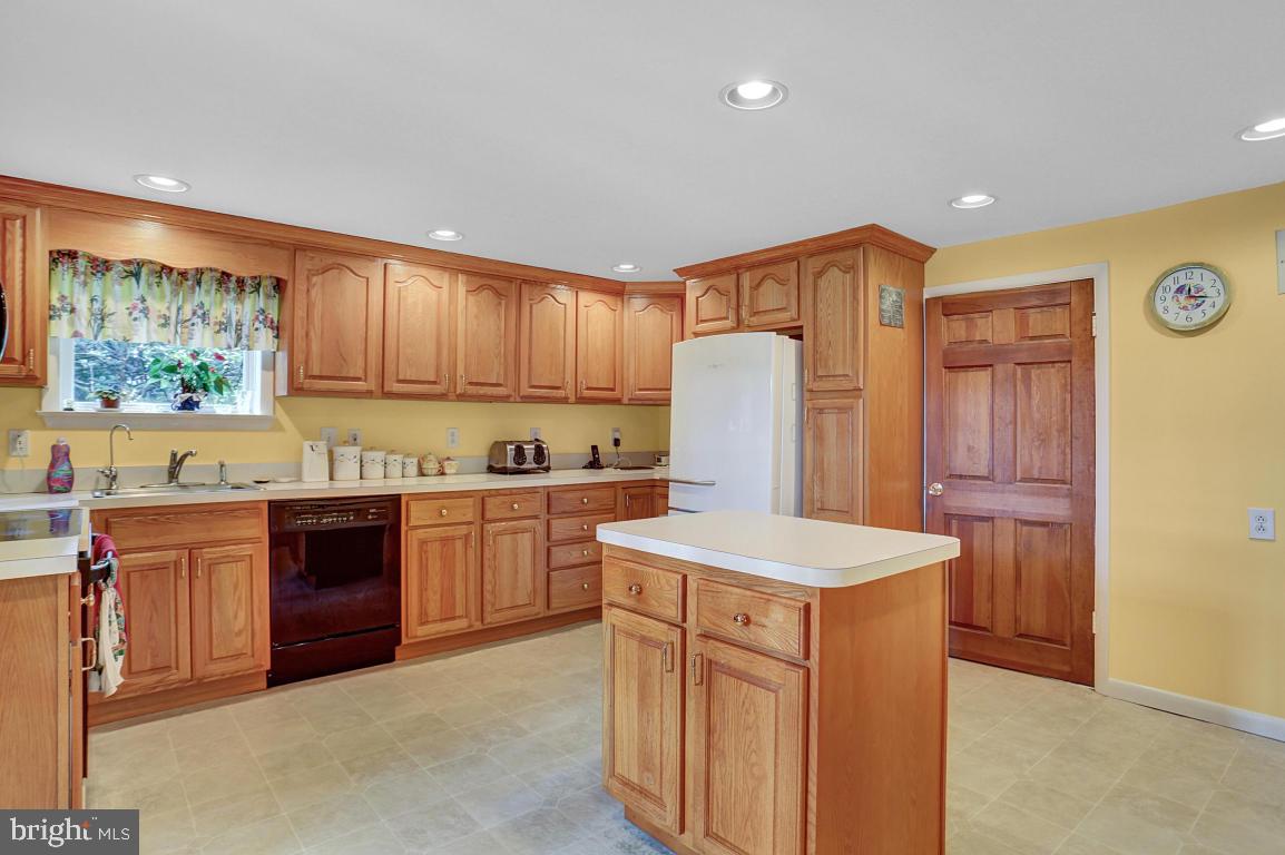 480 Lakeview Drive Lititz, PA 17543 - Photo 8 of 31 Gallery Image 8