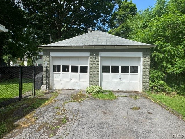 454 Sayles Street Oneida, NY 13421 - Photo 7 of 28 2 car garage