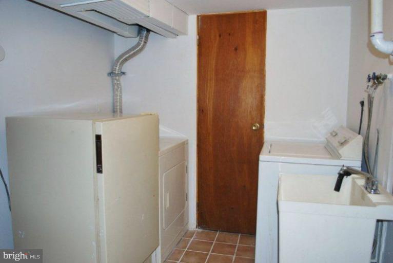 3220 Medway Street Silver Spring, MD 20902 - Photo 9 of 30 Laundry room