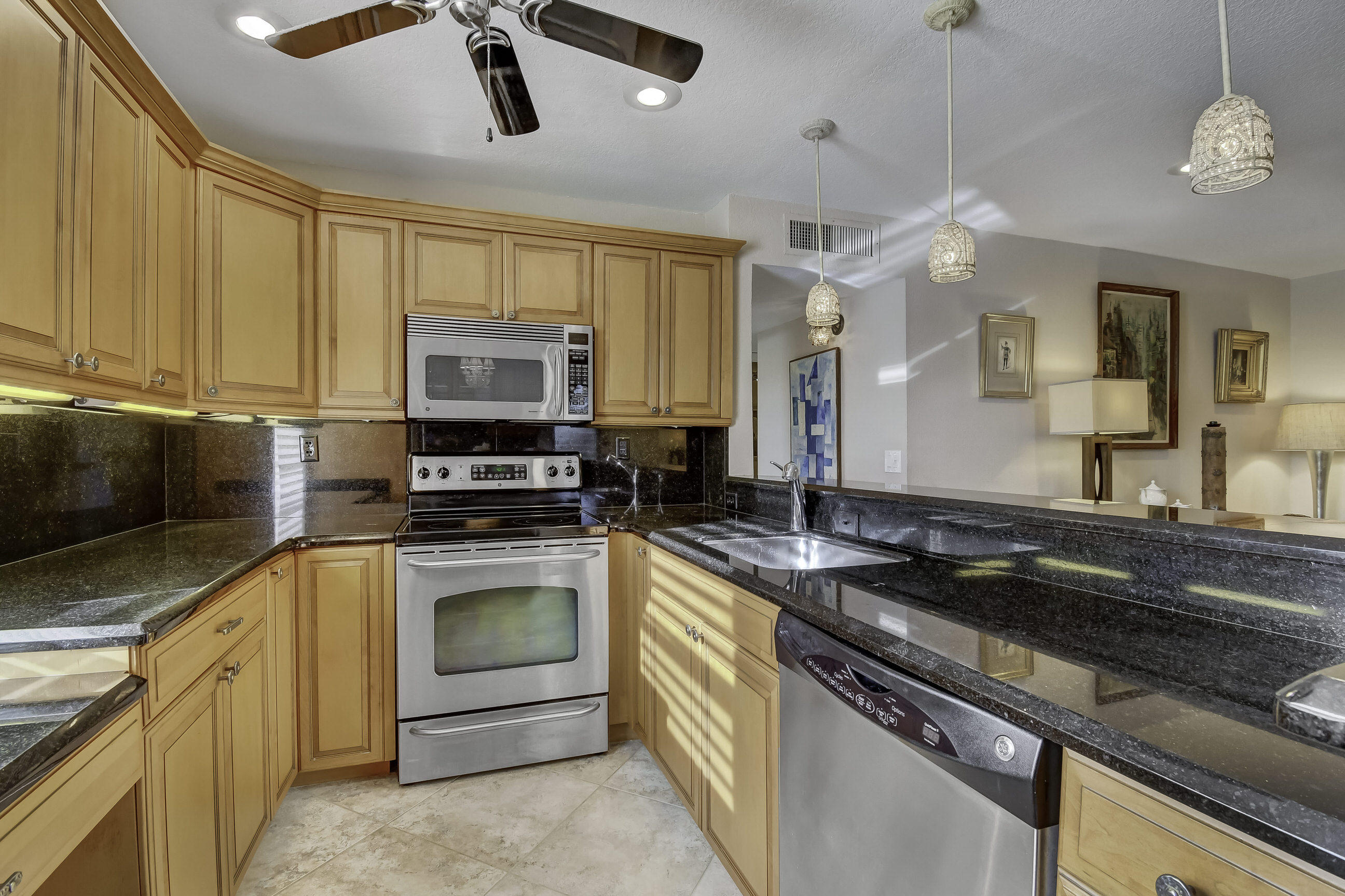 558 Capri L Delray Beach, FL 33484 - Photo 15 of 40 15_dsc_1016_17_18_19_20