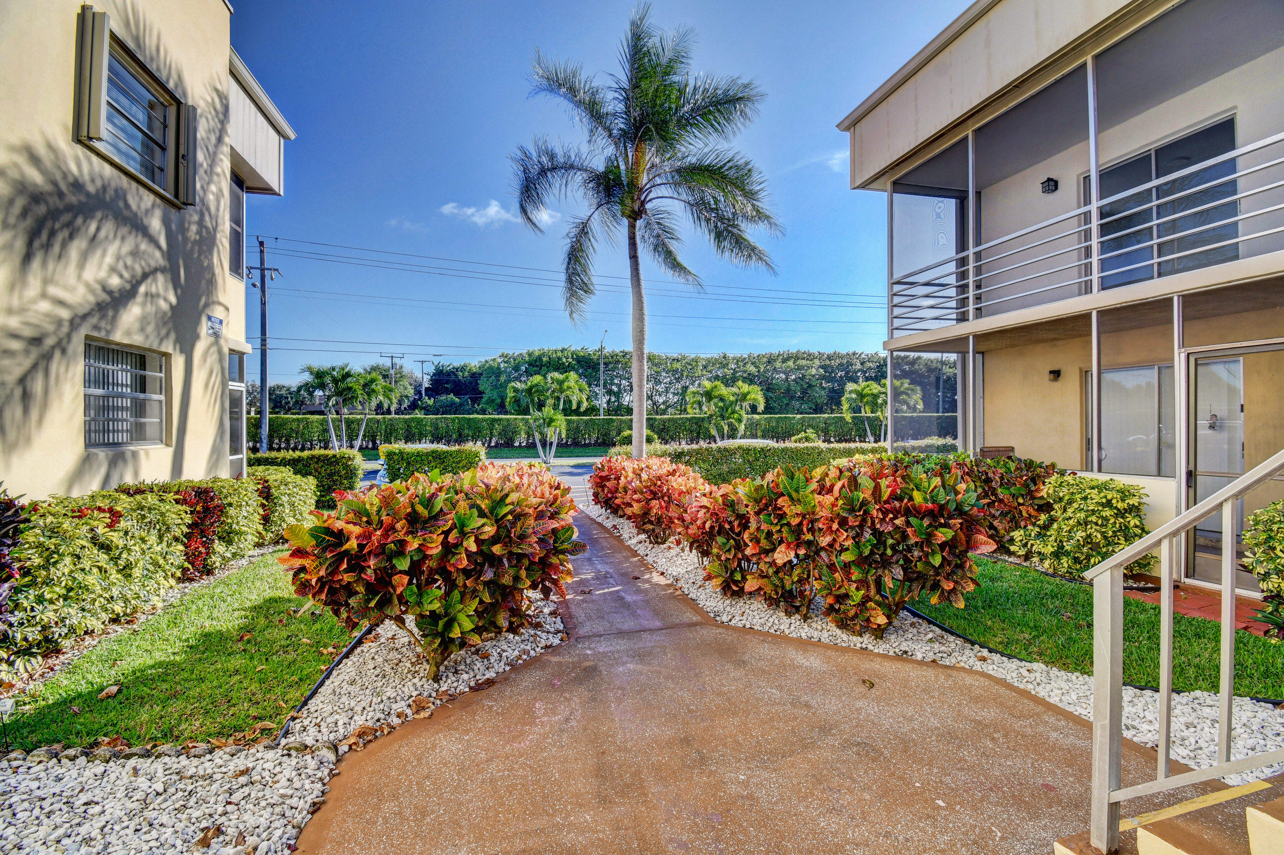 558 Capri L Delray Beach, FL 33484 - Photo 3 of 40 03_dsc_0896_897_898_899_900