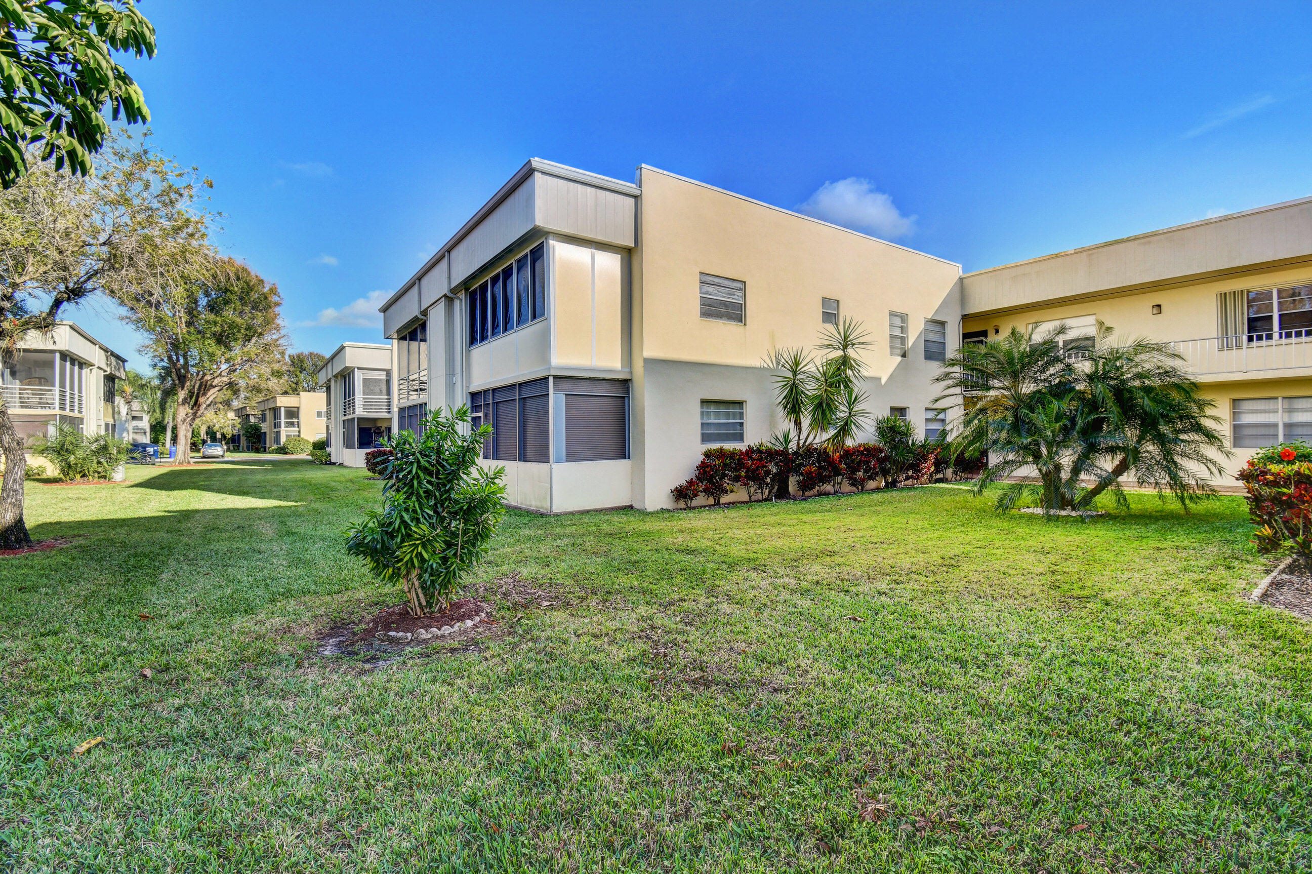558 Capri L Delray Beach, FL 33484 - Photo 34 of 40 34_dsc_1221_2_3_4_5
