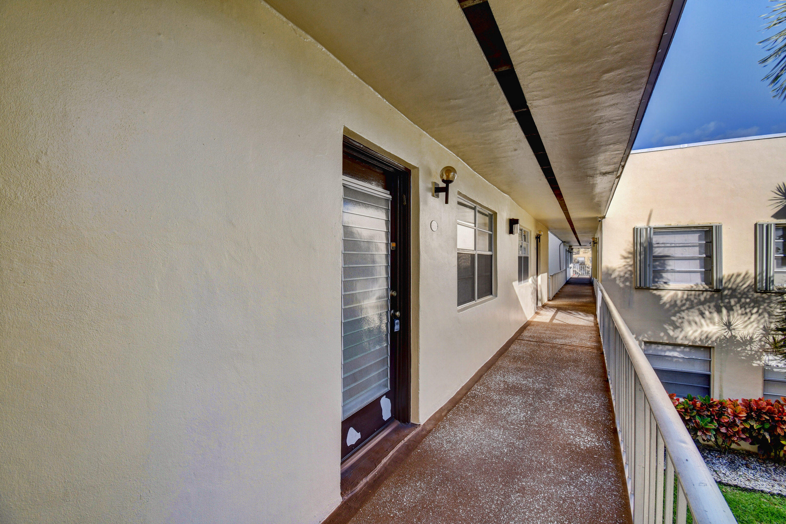 558 Capri L Delray Beach, FL 33484 - Photo 5 of 40 05_dsc_0916_17_18_19_20