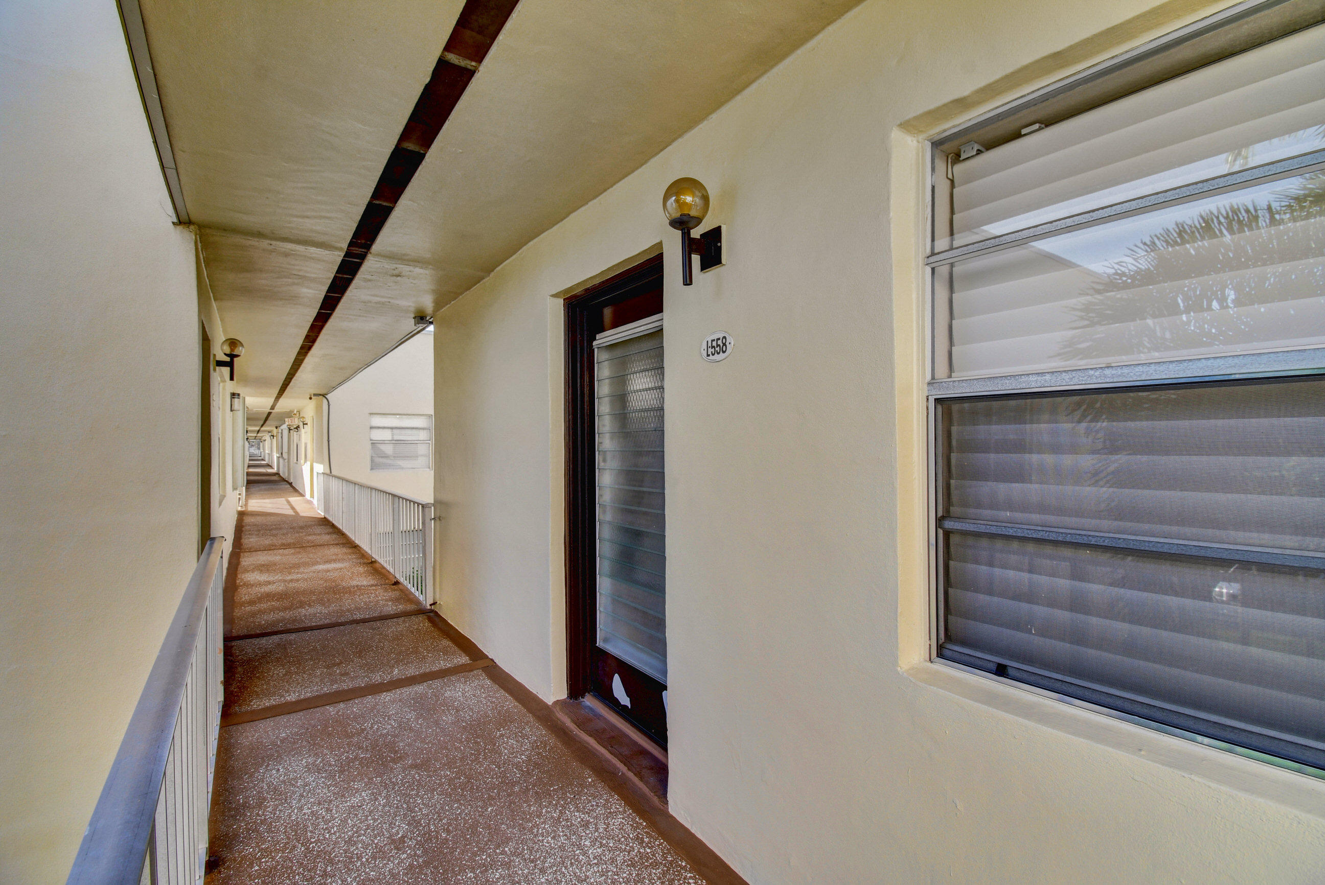558 Capri L Delray Beach, FL 33484 - Photo 7 of 40 07_dsc_0936_37_38_39_40