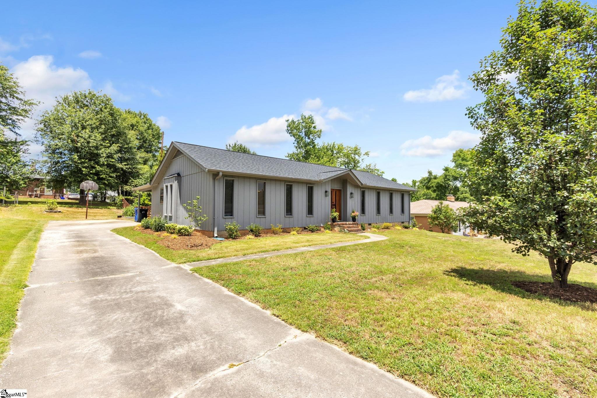 23 Tussock Road Greenville, SC 29615 - Photo 2 of 36 Gallery Image 2