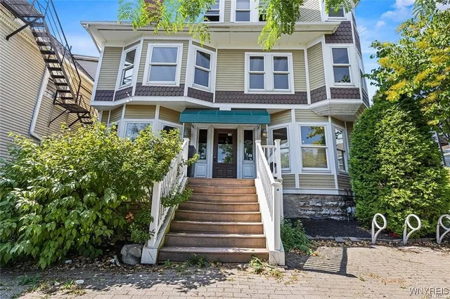 $2,100 | 762 Elmwood Avenue, Unit 1, Buffalo, NY 14222