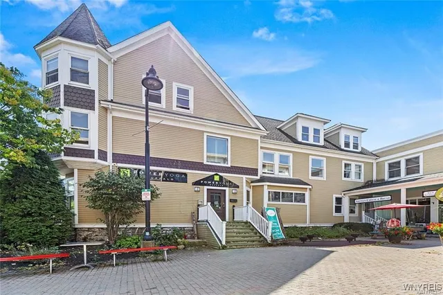$2,100 | 762 Elmwood Avenue, Unit 1, Buffalo, NY 14222