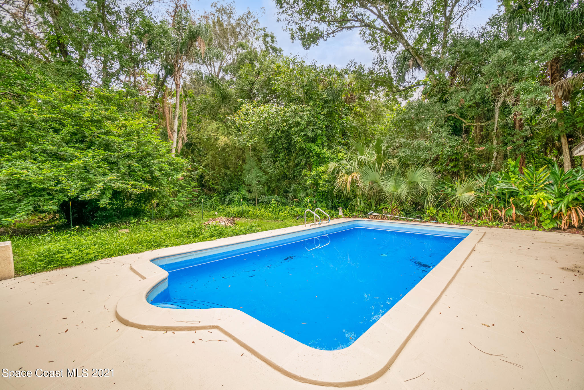 6686 Flamingo Road Melbourne Village, FL 32904 - Photo 27 of 30 a view of swimming pool from a yard