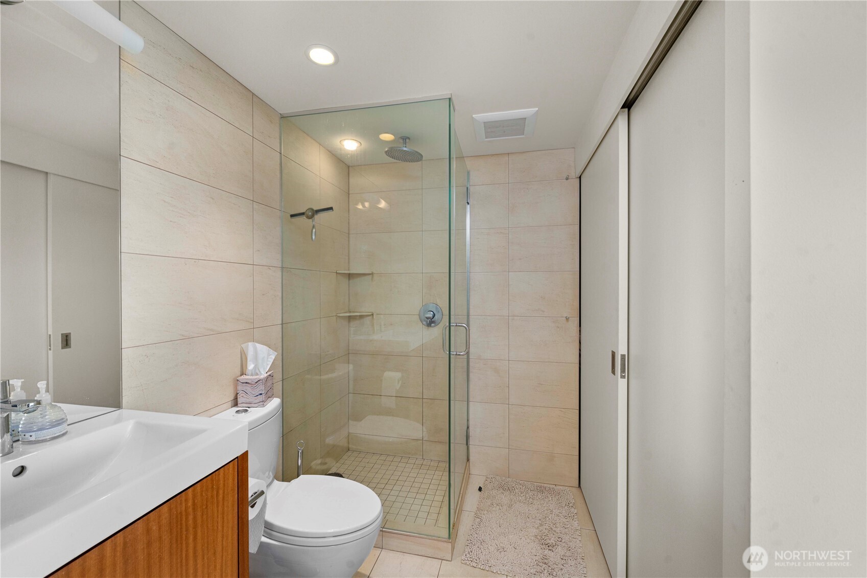 2125 1st Avenue, Unit 802 Seattle, WA 98121 - Photo 12 of 38