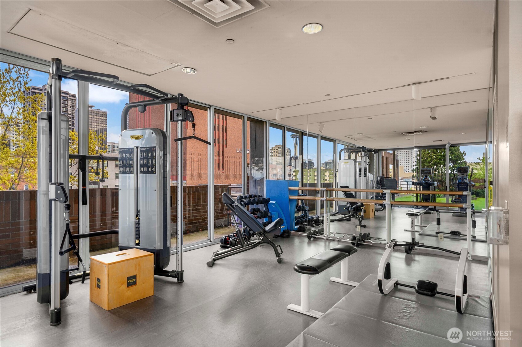 2125 1st Avenue, Unit 802 Seattle, WA 98121 - Photo 18 of 38