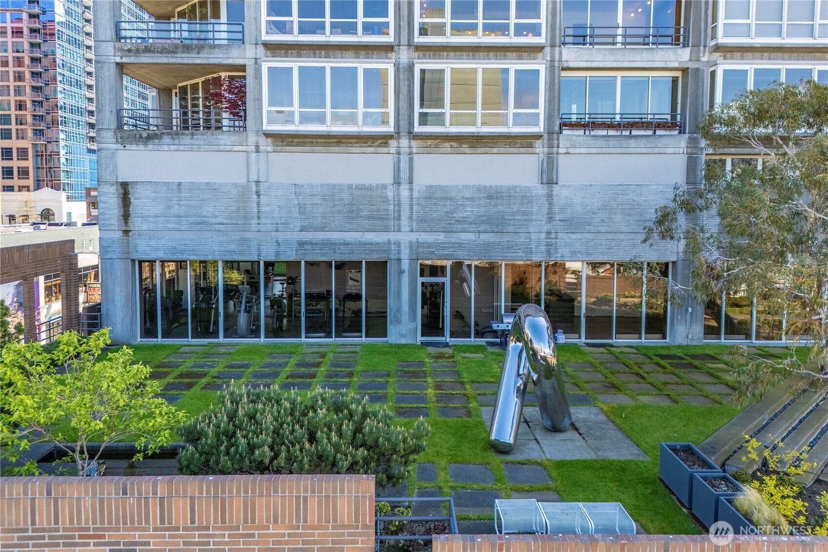 2125 1st Avenue, Unit 802 Seattle, WA 98121 - Photo 23 of 38