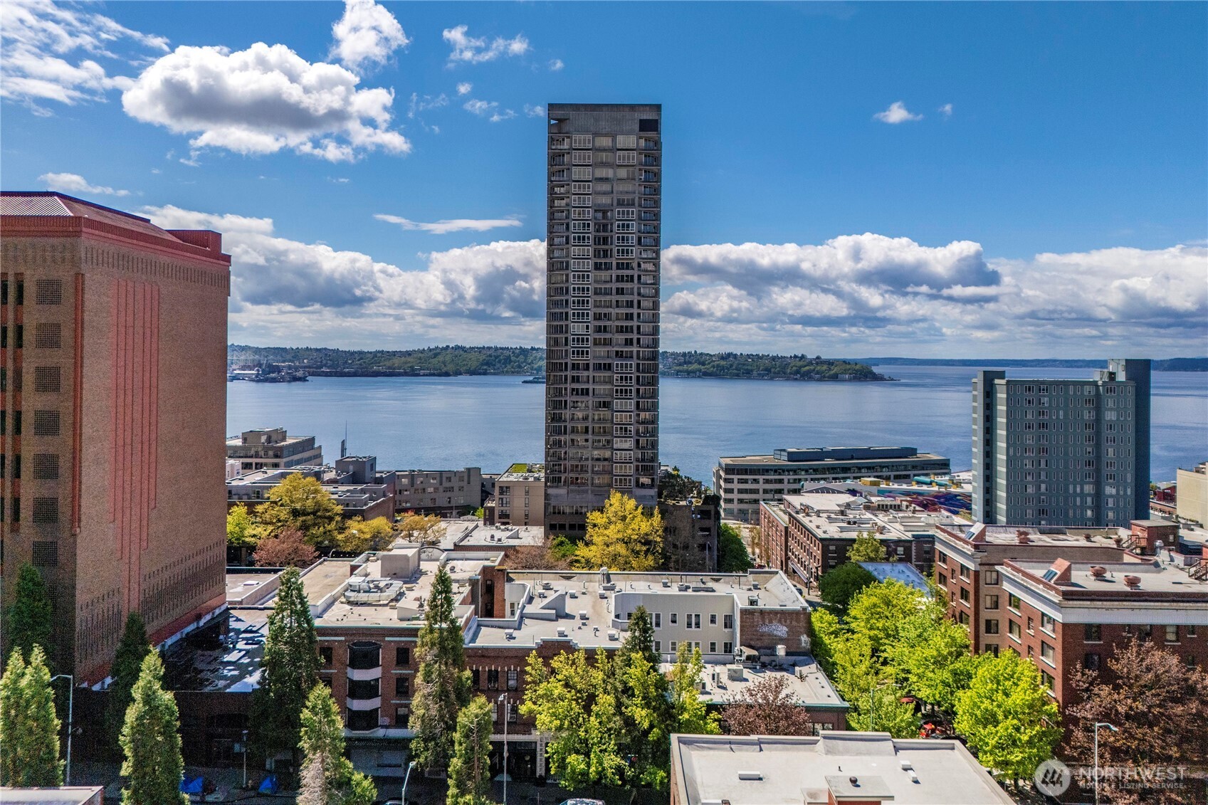 2125 1st Avenue, Unit 802 Seattle, WA 98121 - Photo 32 of 38