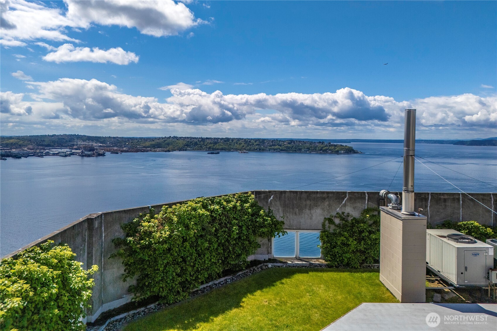 2125 1st Avenue, Unit 802 Seattle, WA 98121 - Photo 33 of 38