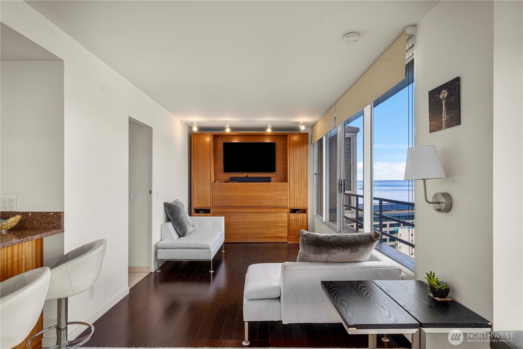 2125 1st Avenue, Unit 802 Seattle, WA 98121 - Photo 4 of 38