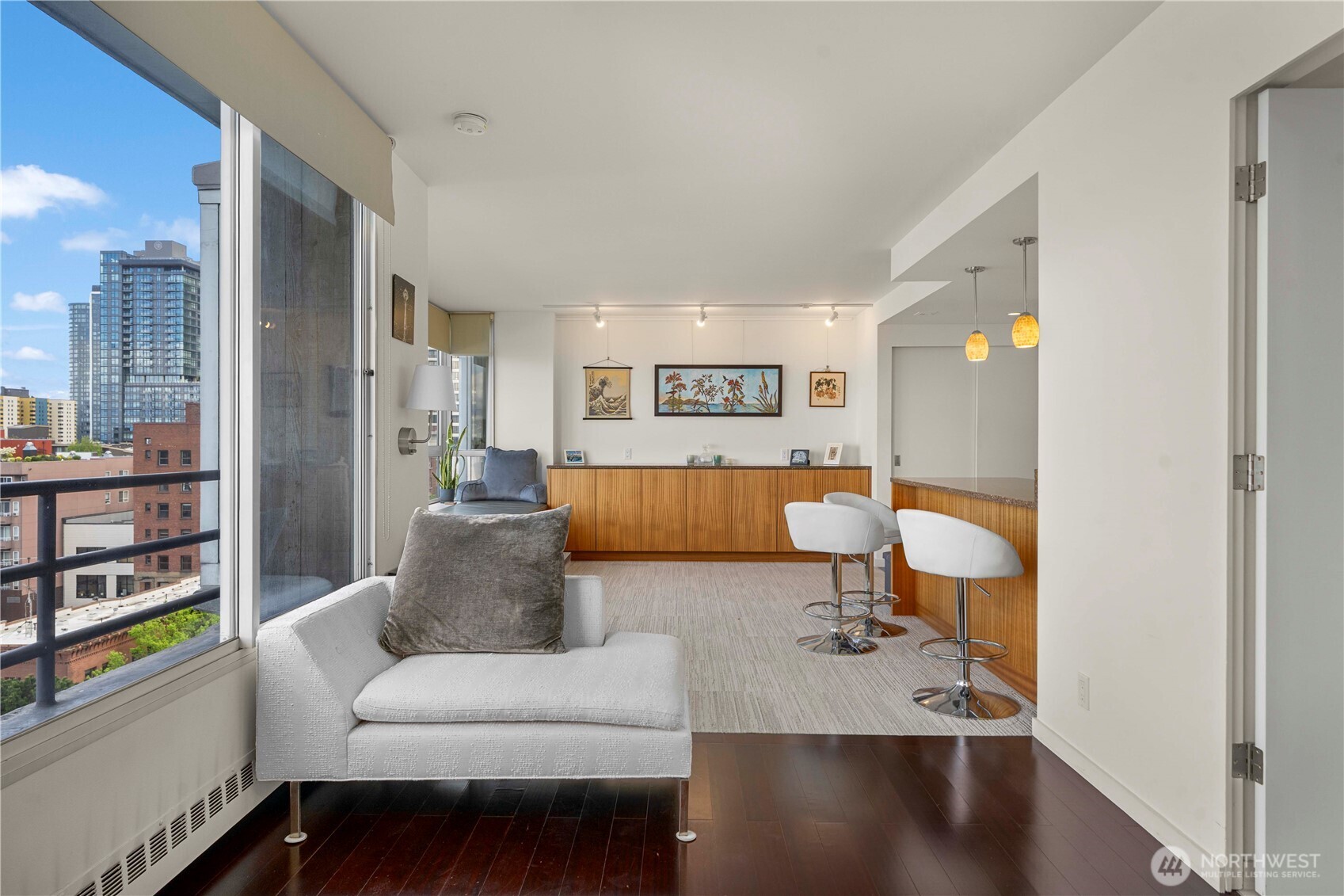 2125 1st Avenue, Unit 802 Seattle, WA 98121 - Photo 5 of 38