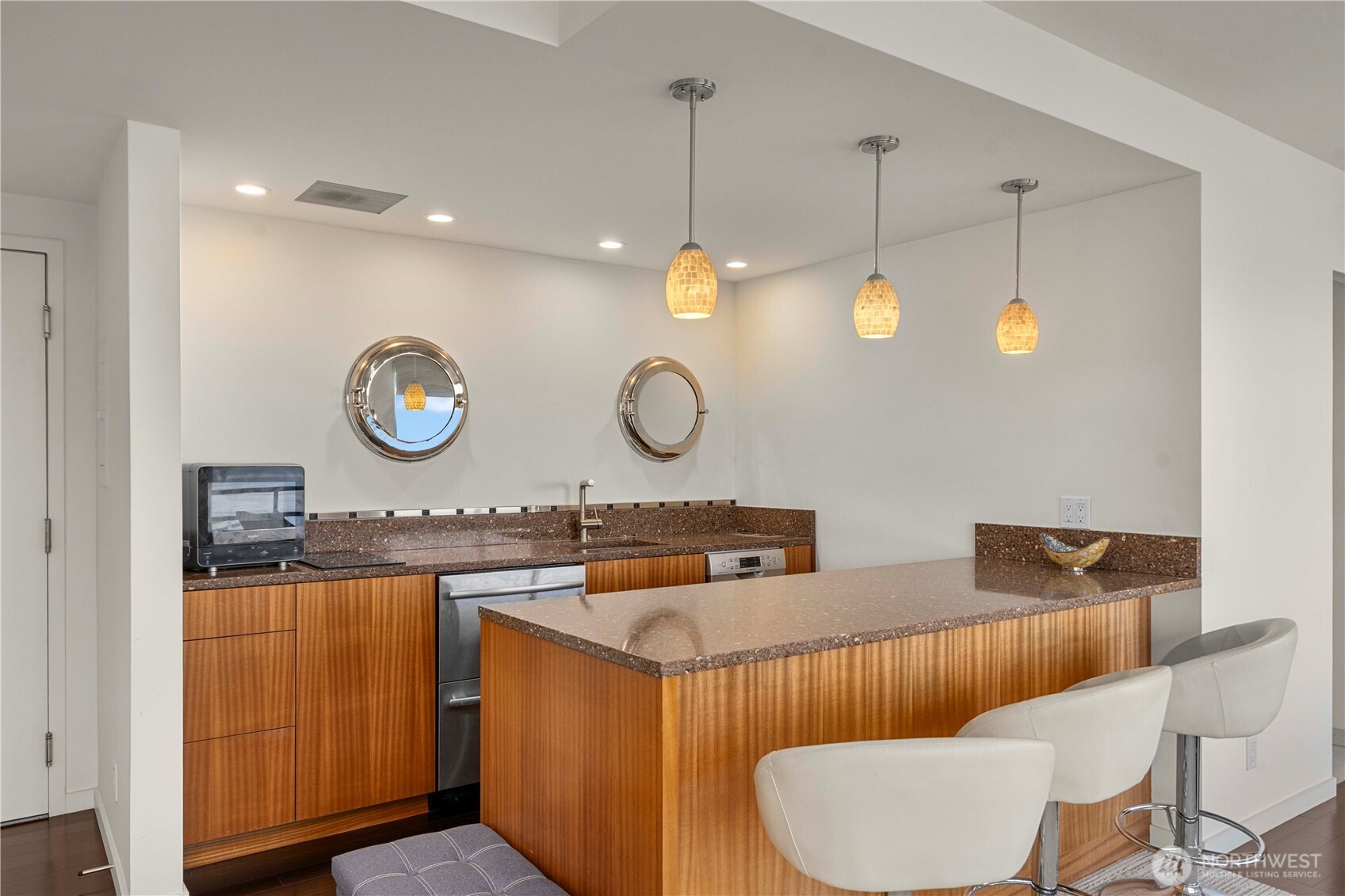 2125 1st Avenue, Unit 802 Seattle, WA 98121 - Photo 7 of 38