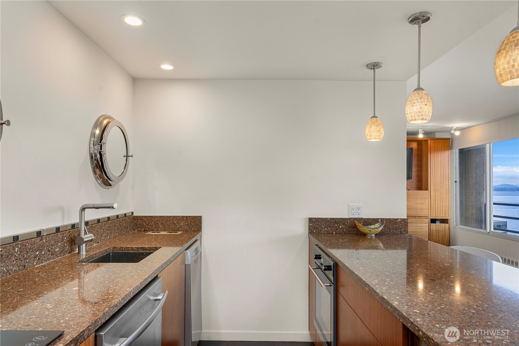 2125 1st Avenue, Unit 802 Seattle, WA 98121 - Photo 8 of 38