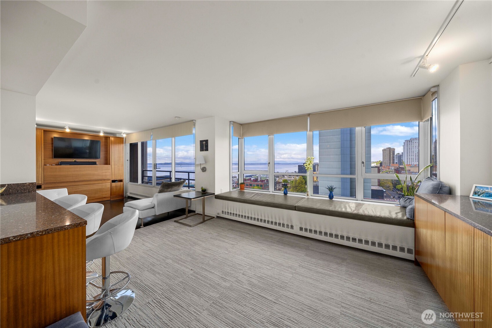 2125 1st Avenue, Unit 802 Seattle, WA 98121 - Photo 10 of 38