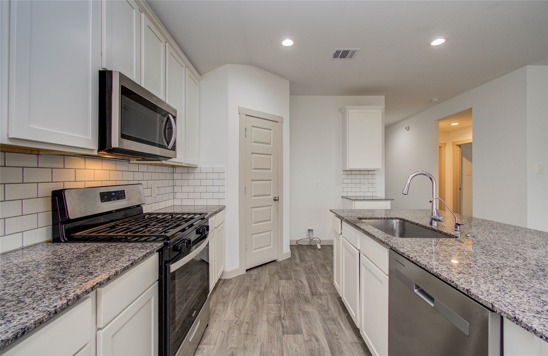10602 Great Basin Drive Rosharon, TX 77583 - Photo 16 of 39 Stainless Steel Appliances
