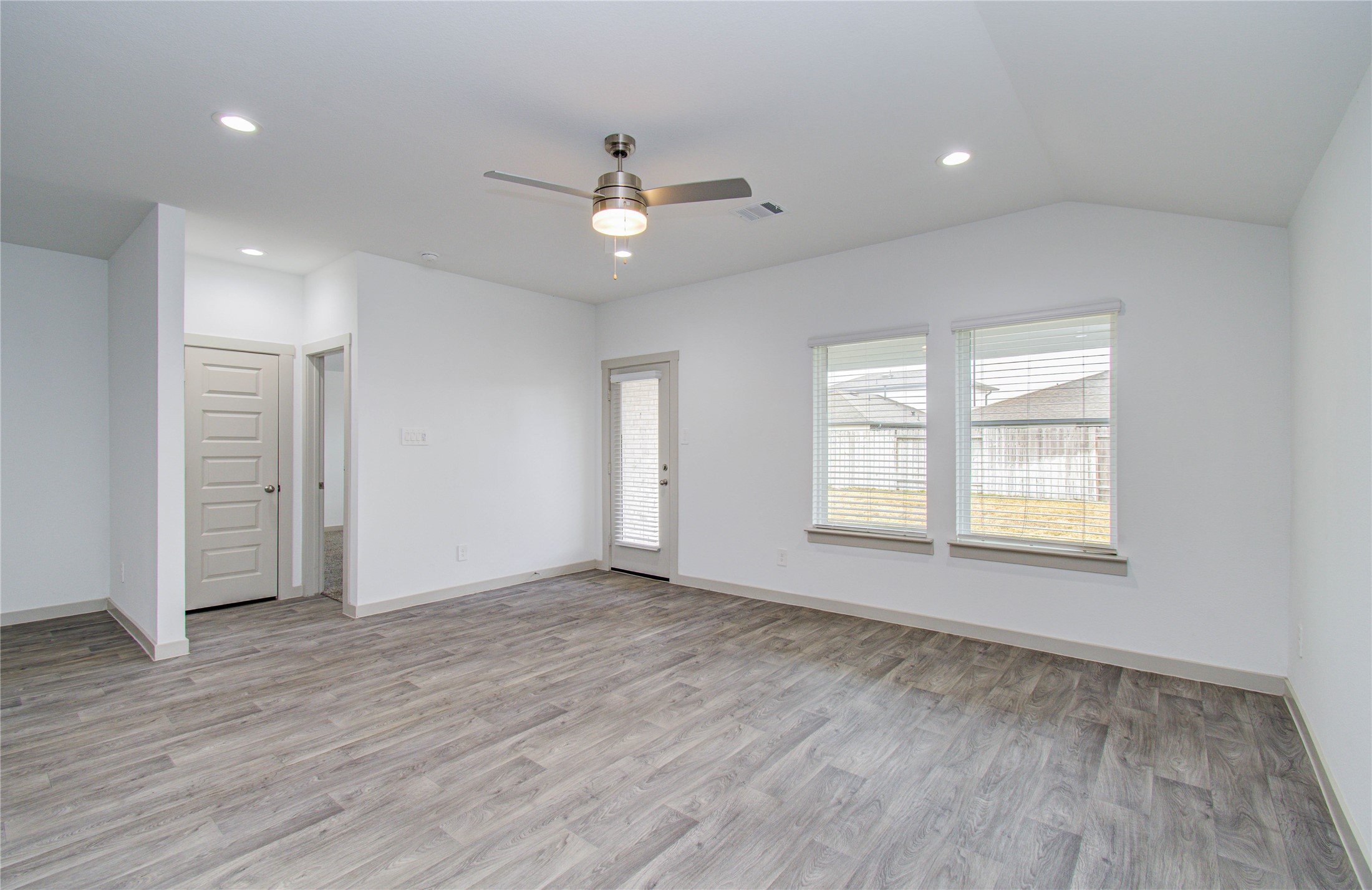 10602 Great Basin Drive Rosharon, TX 77583 - Photo 8 of 39 Living