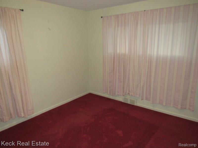 8055 Pardee Road Taylor, MI 48180 - Photo 8 of 13 8055 Pardee (10).JPG