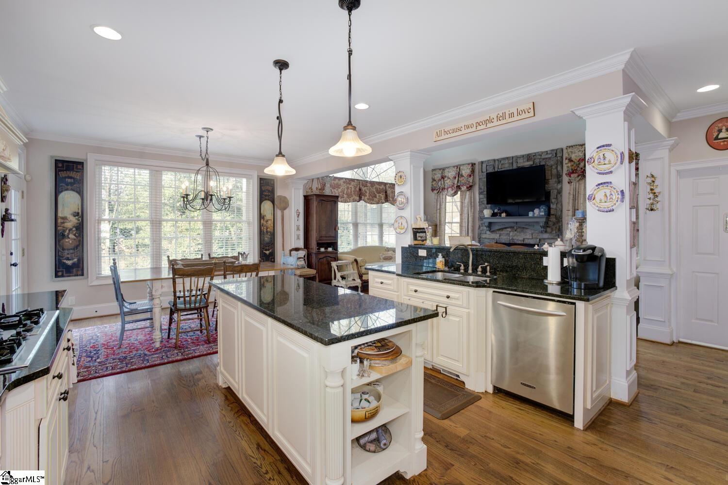 537 Foxcroft Road Greenville, SC 29615 - Photo 9 of 36 Gallery Image 9