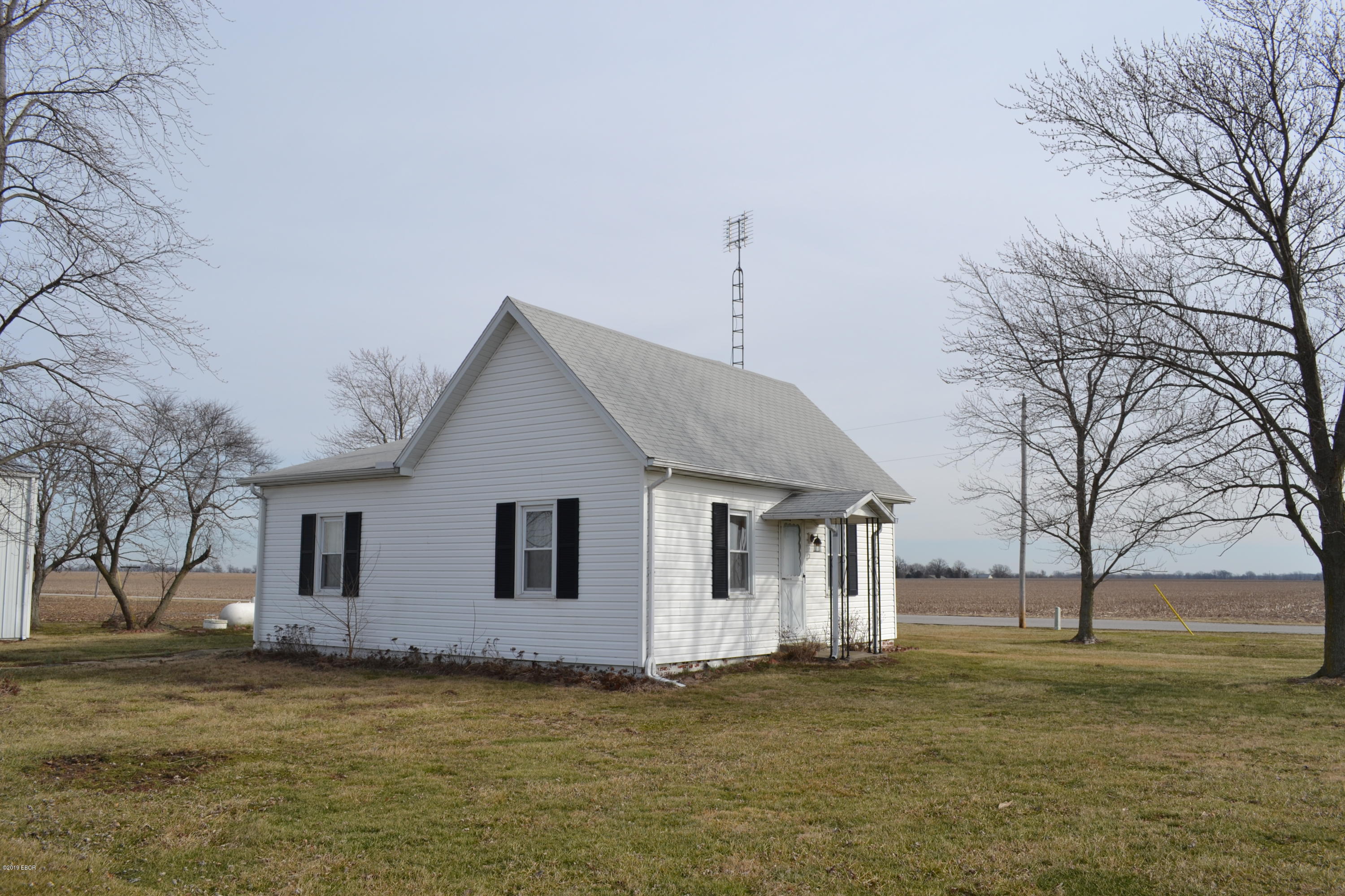 25491 Highline Road Ashley, IL 62808 - Photo 2 of 15