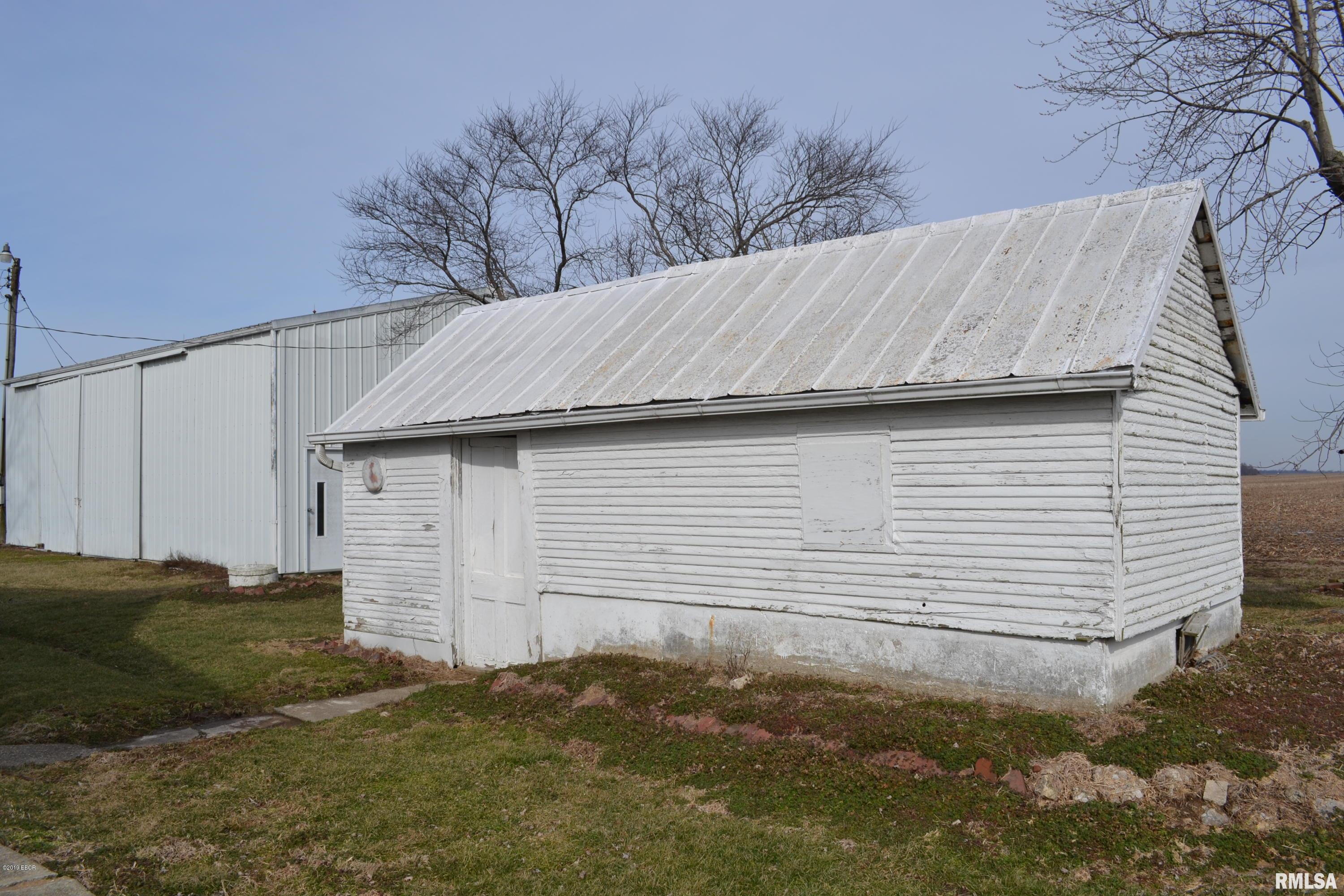 25491 Highline Road Ashley, IL 62808 - Photo 4 of 15