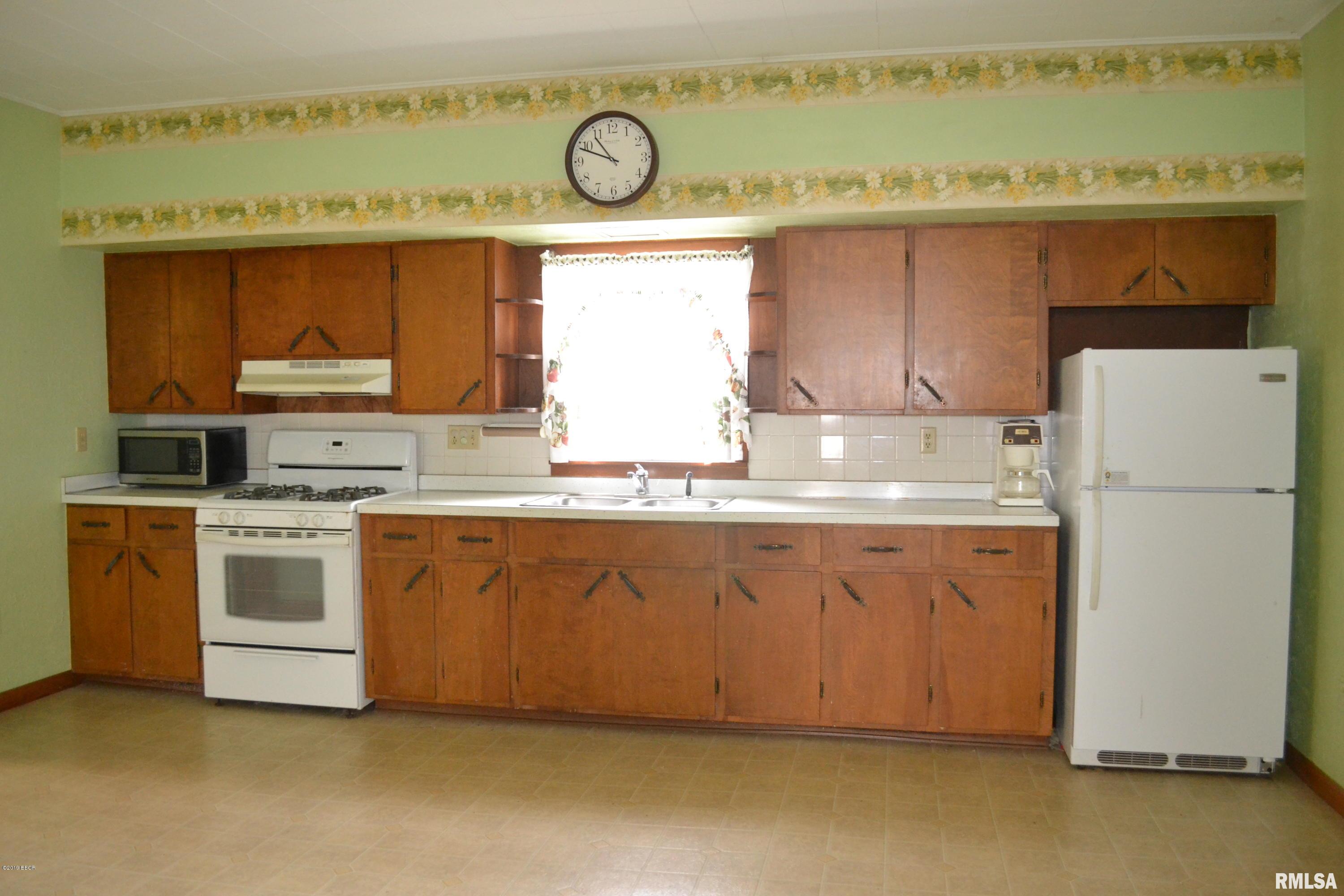 25491 Highline Road Ashley, IL 62808 - Photo 9 of 15