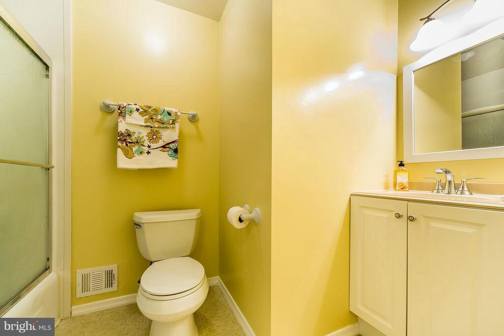 12904 Middlevale Lane Silver Spring, MD 20906 - Photo 16 of 27 Hall Full Bath