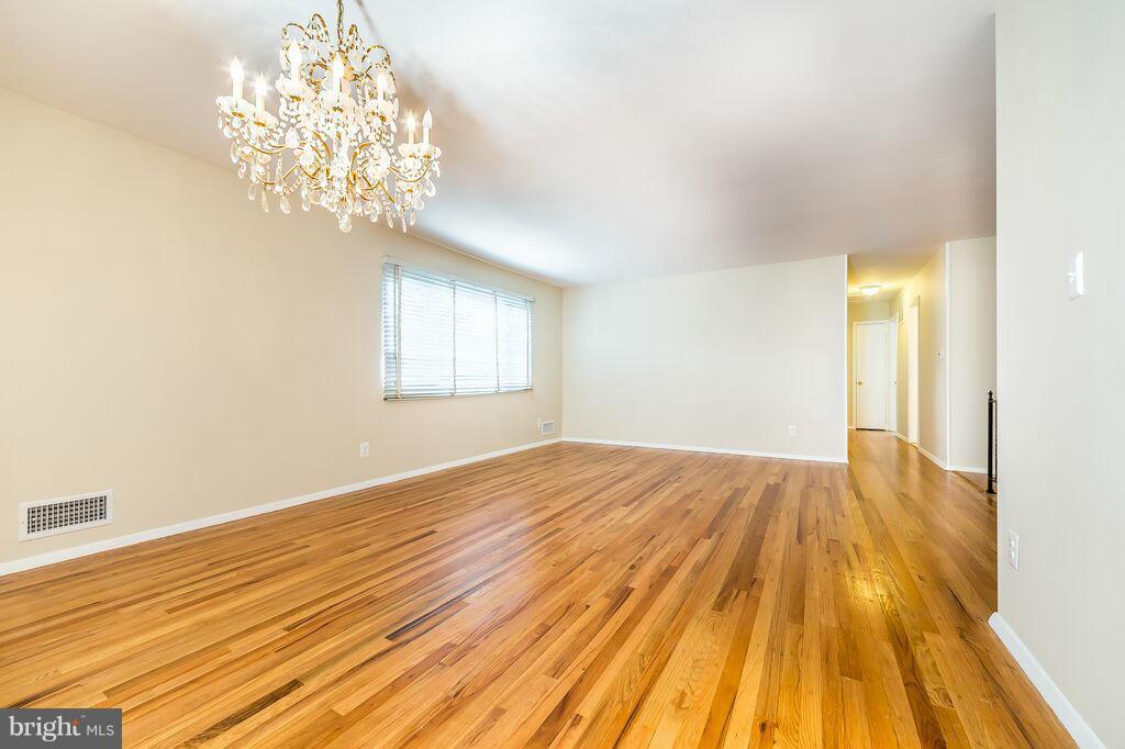 12904 Middlevale Lane Silver Spring, MD 20906 - Photo 4 of 27 Dining/Living Room