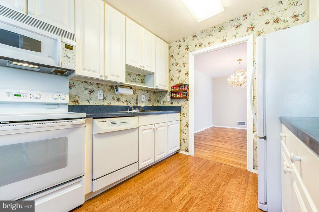 12904 Middlevale Lane Silver Spring, MD 20906 - Photo 7 of 27 Kitchen
